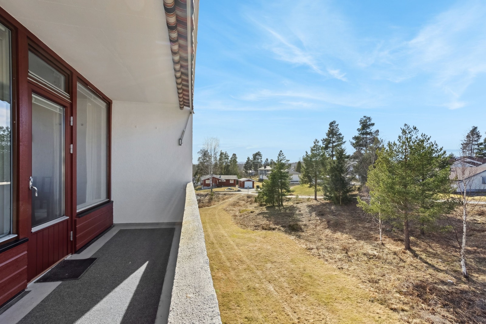 Leiligheten har en fin intern beliggenhet, vendt inn mot rolig friområdet Galleribilde