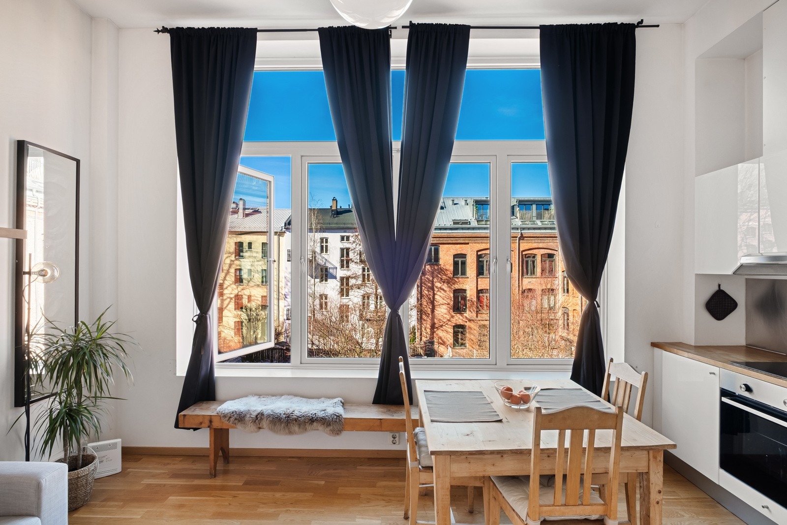 Boligen vender mot den rolige bakgården. Galleribilde