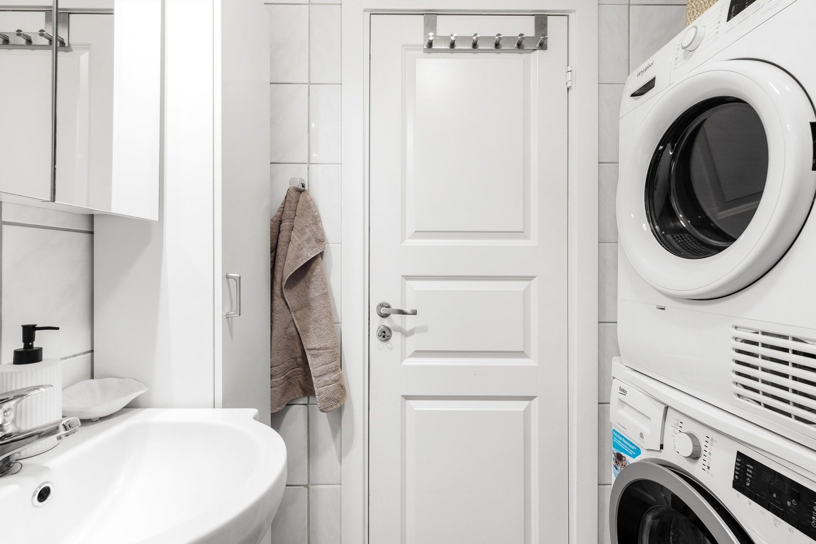 Badet har opplegg for vaskemaskin og tørketrommel Galleribilde