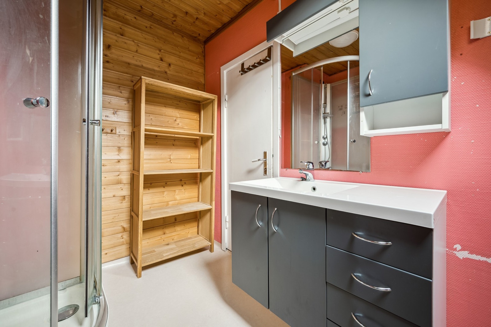 Badet befinner seg i boligens 2.etg. Galleribilde