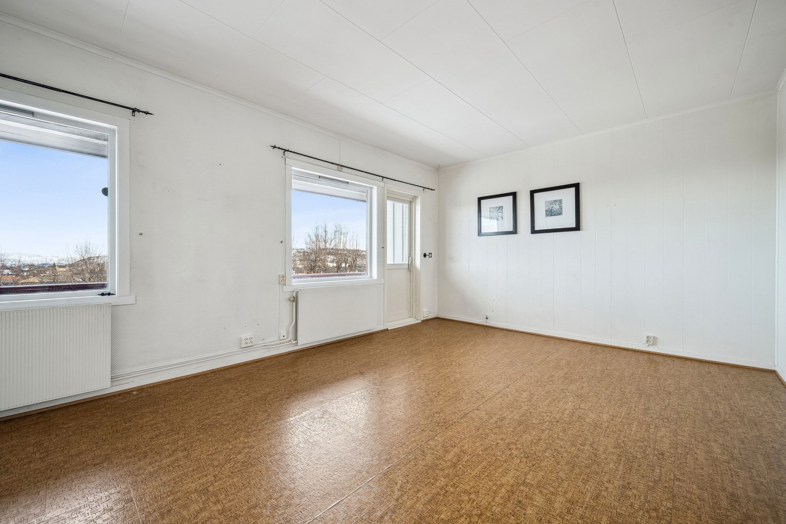 Fra stuen er det utgang til balkong med utsikt mot sentrum Galleribilde