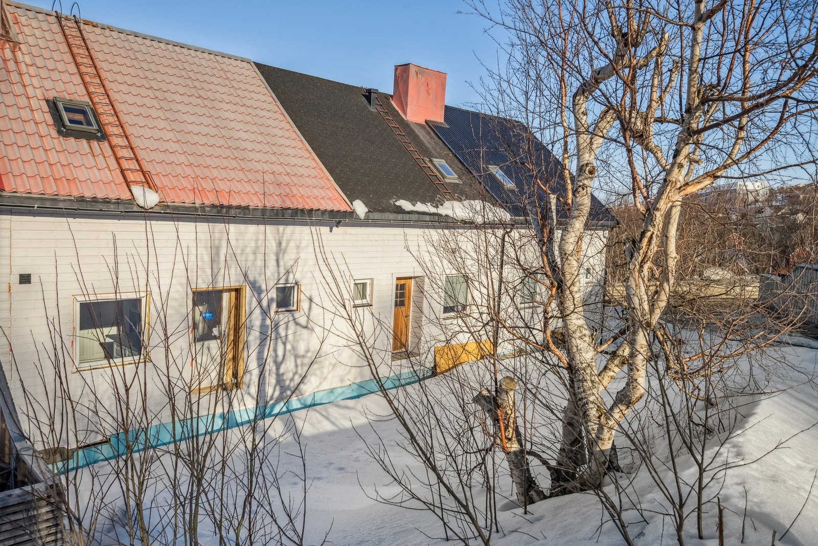 Drenering langs byggets sørfasade er skiftet ut i 2023 Galleribilde