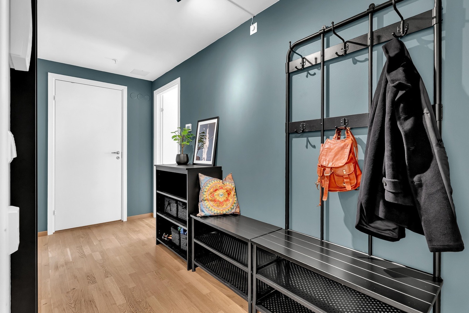 Her er det plass til oppheng- og garderobeløsninger, samt annet møblement. Galleribilde