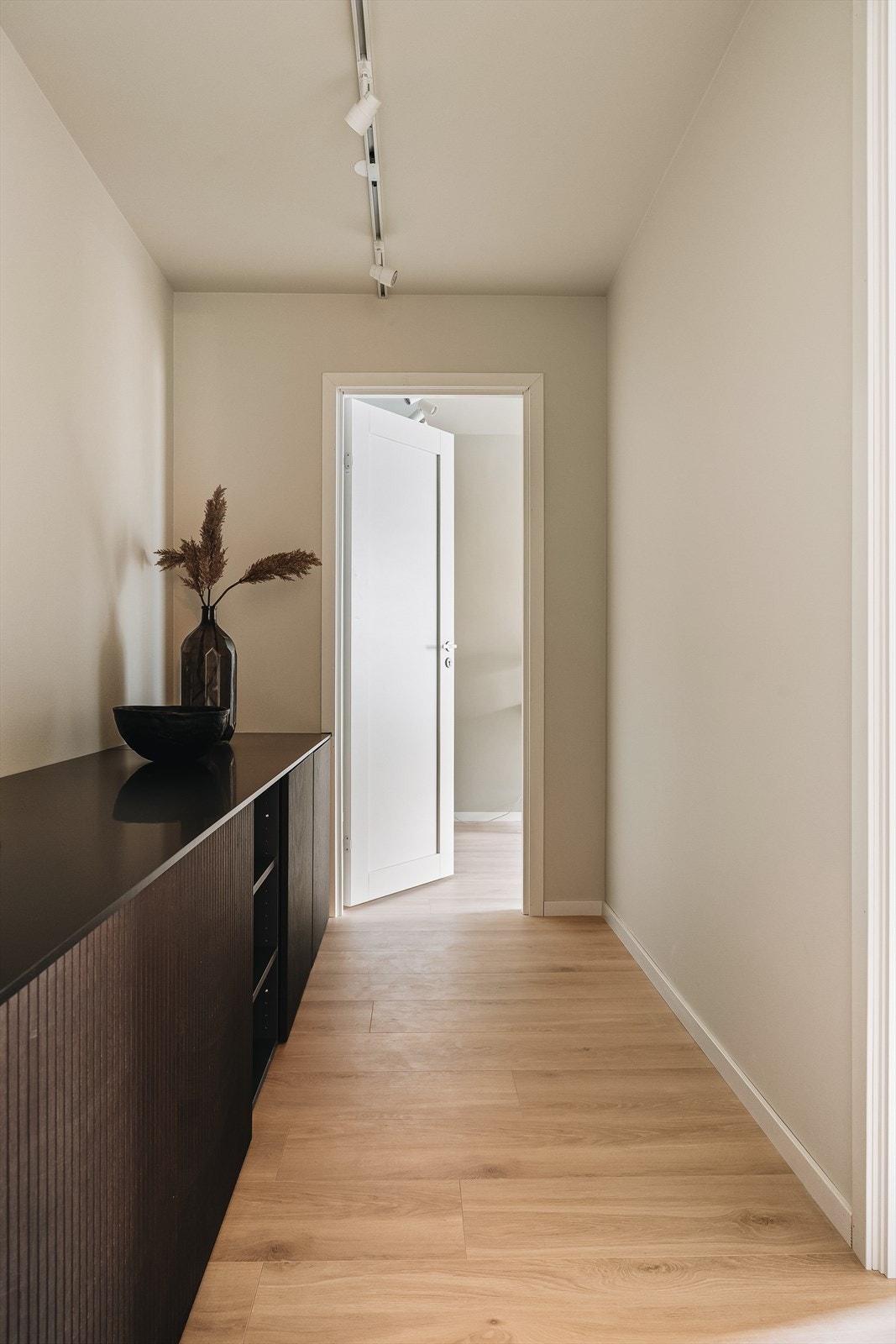 Gang er godt utnyttet ekstra oppbevaringsplass Galleribilde