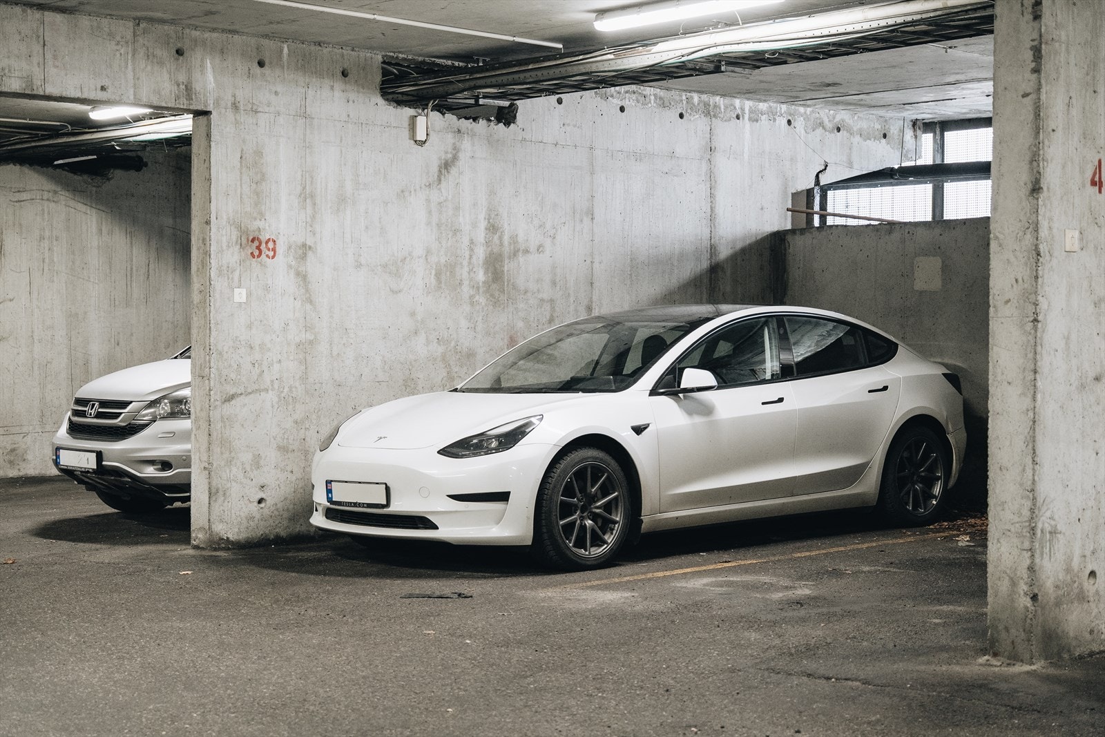 Fast parkeringsplass i felles garasje. Garasjeplass nr 39. Galleribilde