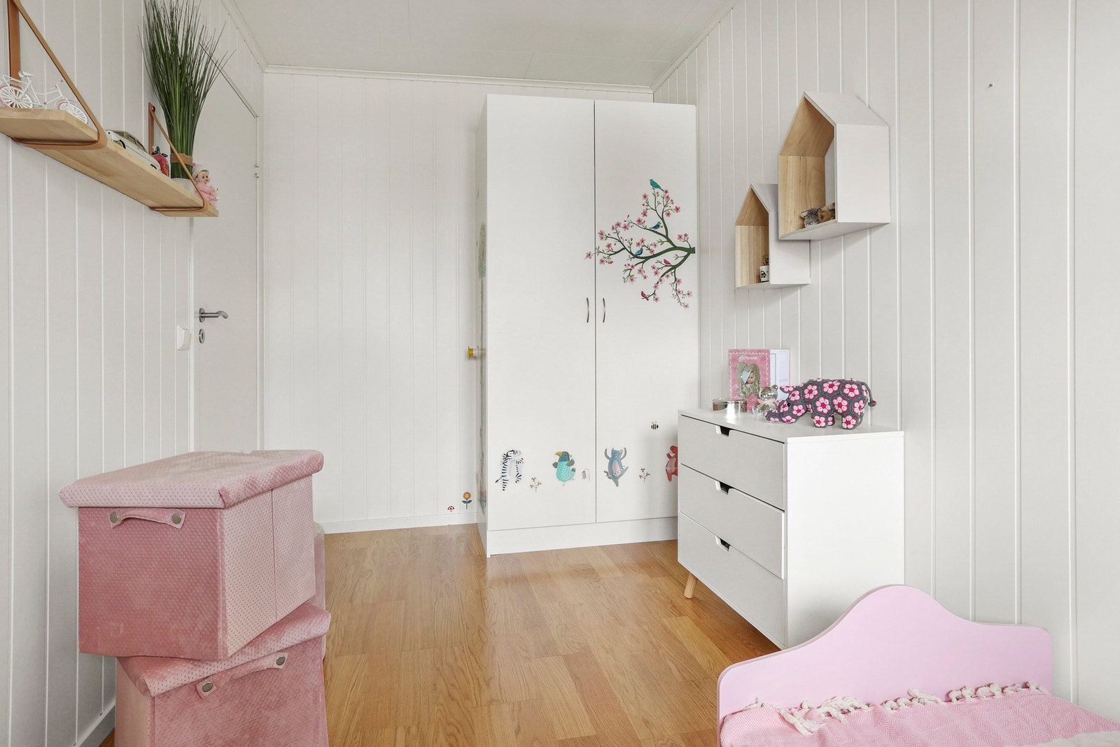 Soverommet har plass til seng med tilhørende møblement. Galleribilde