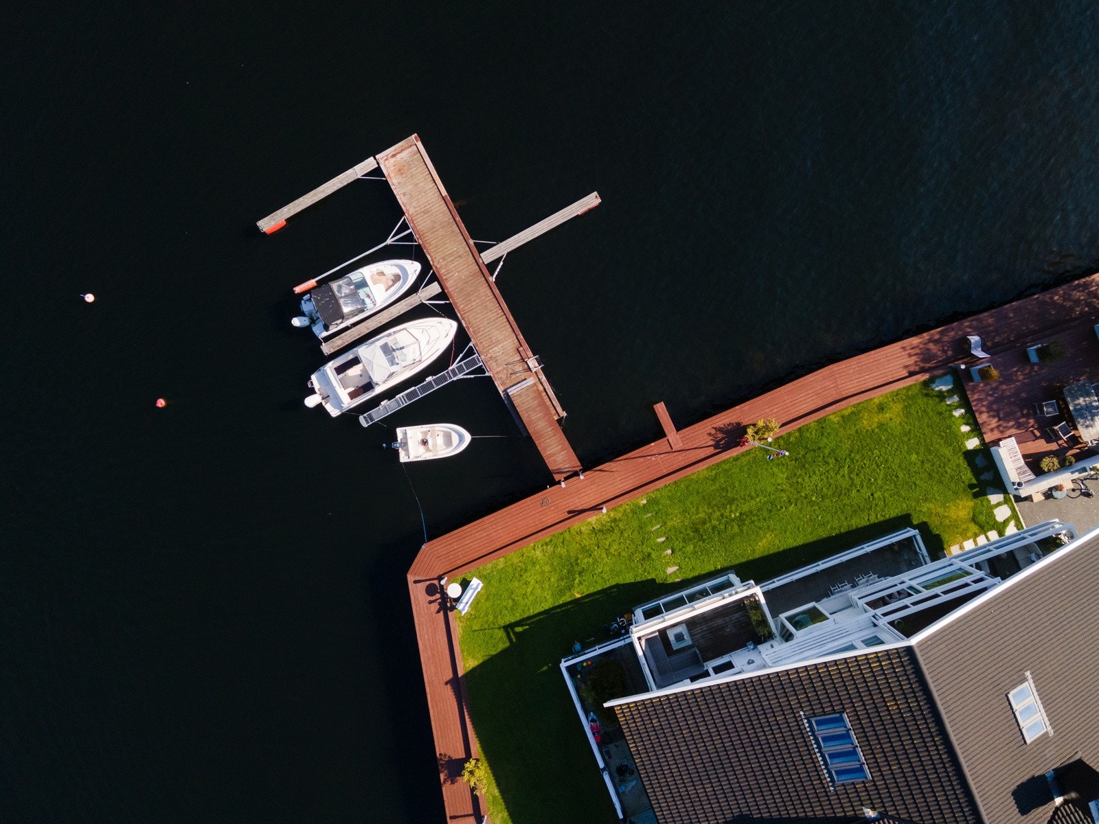 Medfølgende båtplasser er innerst og ytterst Galleribilde