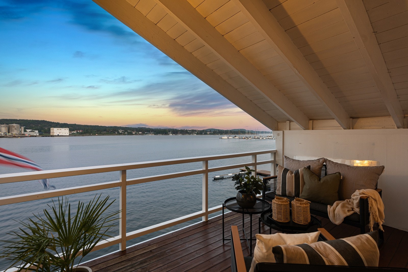 Leiligheten har to balkonger - både mot øst og vest Galleribilde