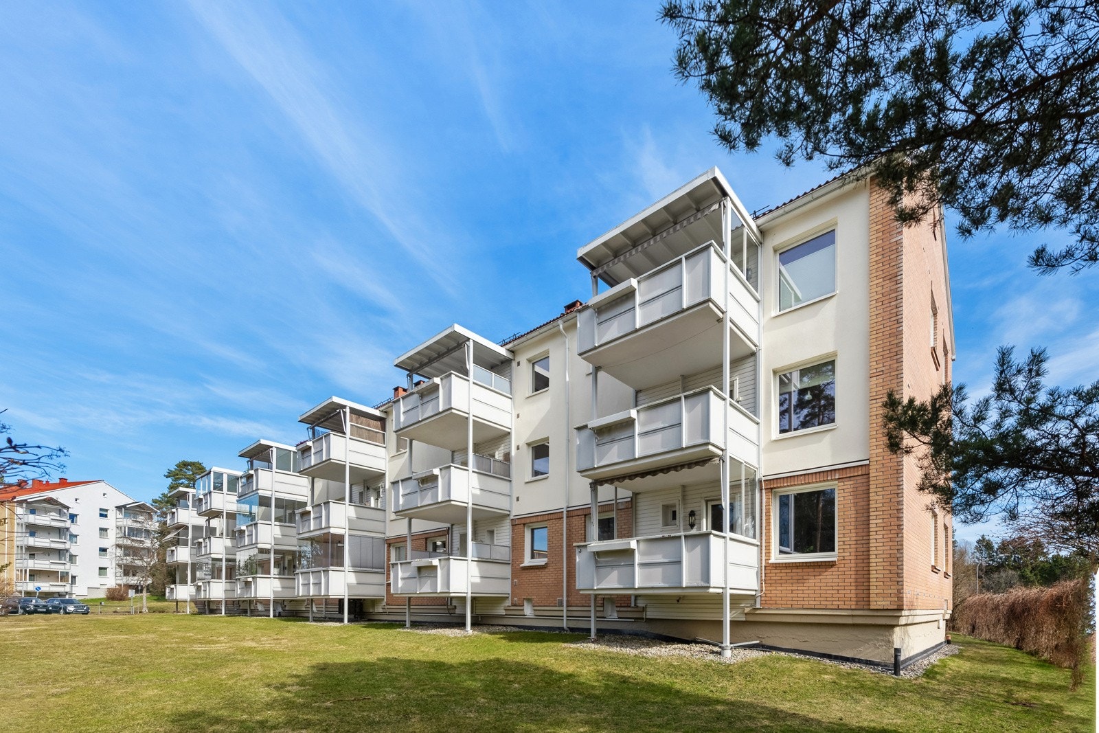 Leiligheten ligger i byggets 1. etasje. Galleribilde