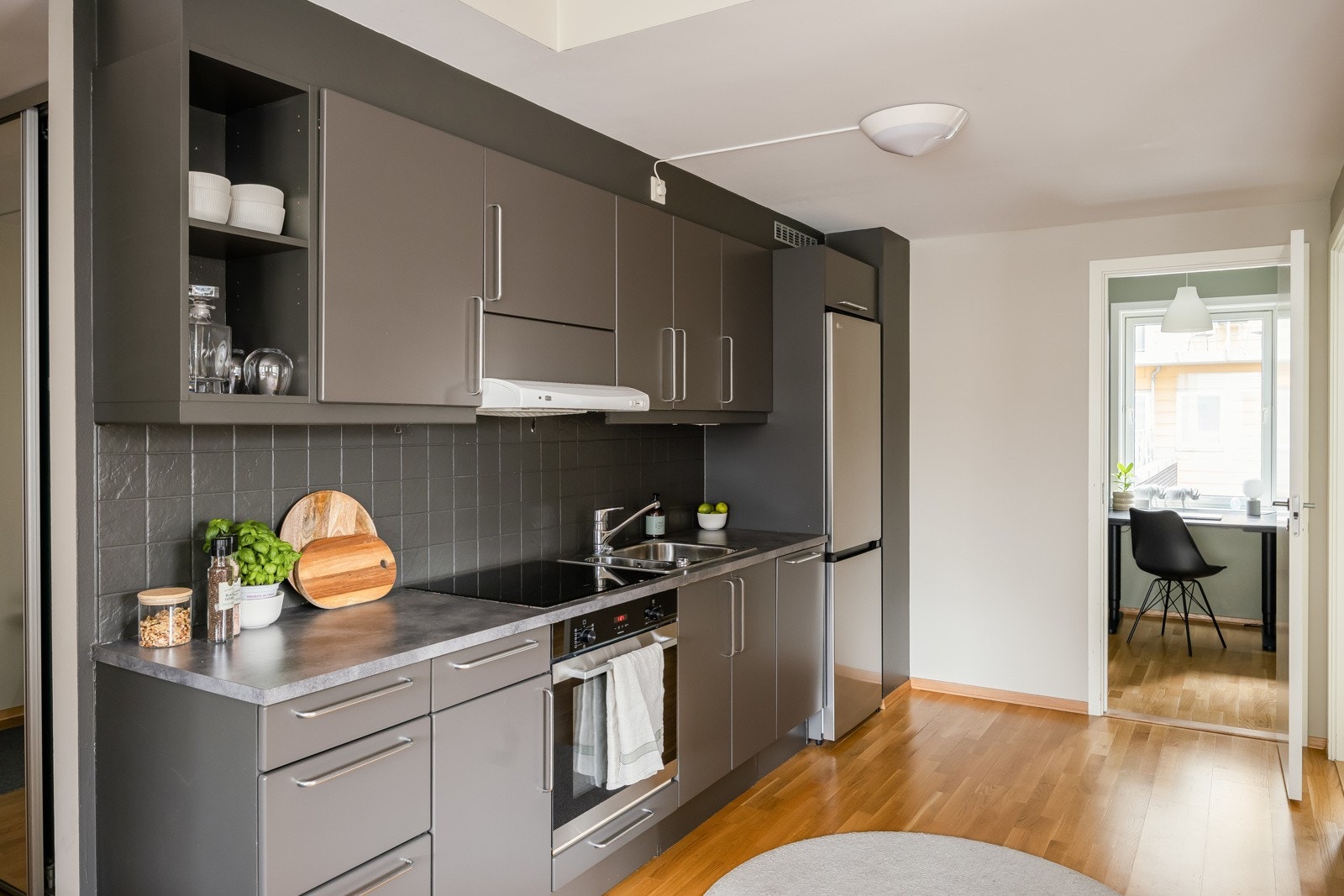 Kjøkkenet ventileres for øvrig med mekanisk avtrekk. Galleribilde