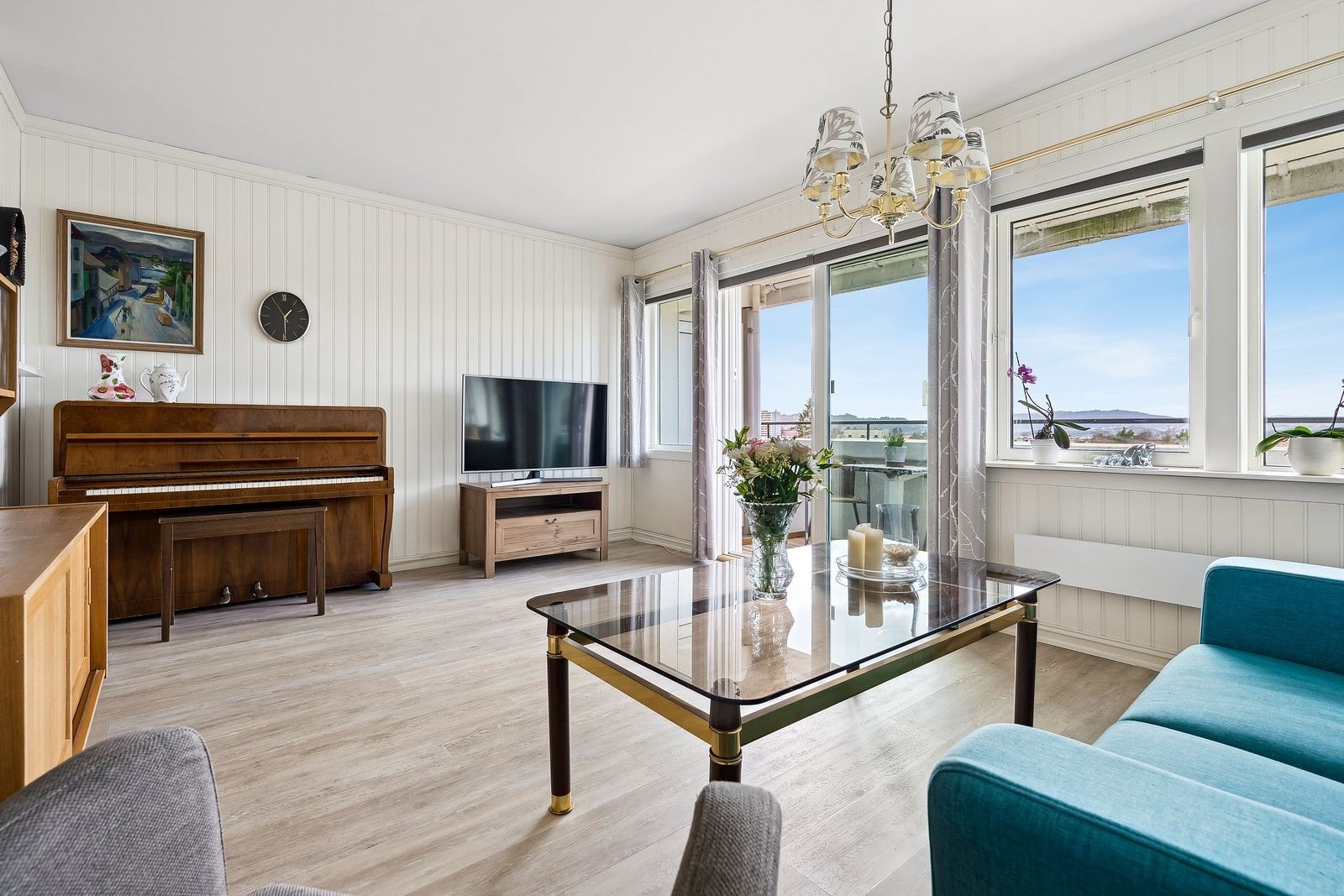 Pen lys stue. Galleribilde