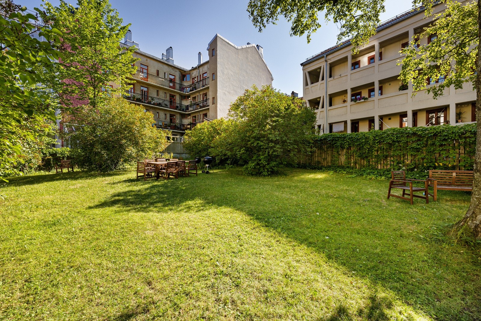 Området byr på flotte grønne lunger, blant annet idylliske parker og rekreasjonsområder som inviterer til avslappende stunder utendørs. Galleribilde