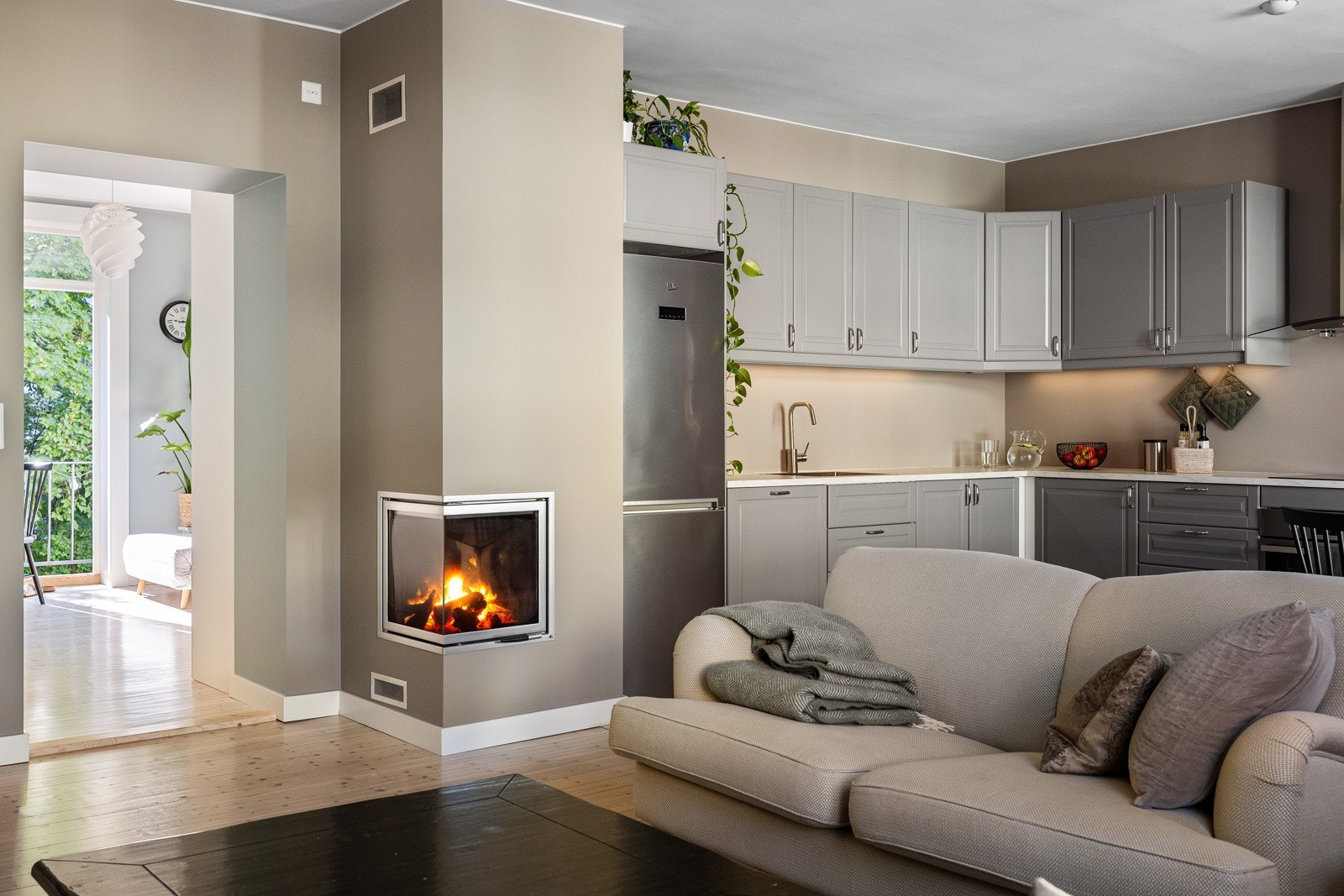 Praktisk og tidløs innredning som kombinerer stil og funksjonalitet. Galleribilde