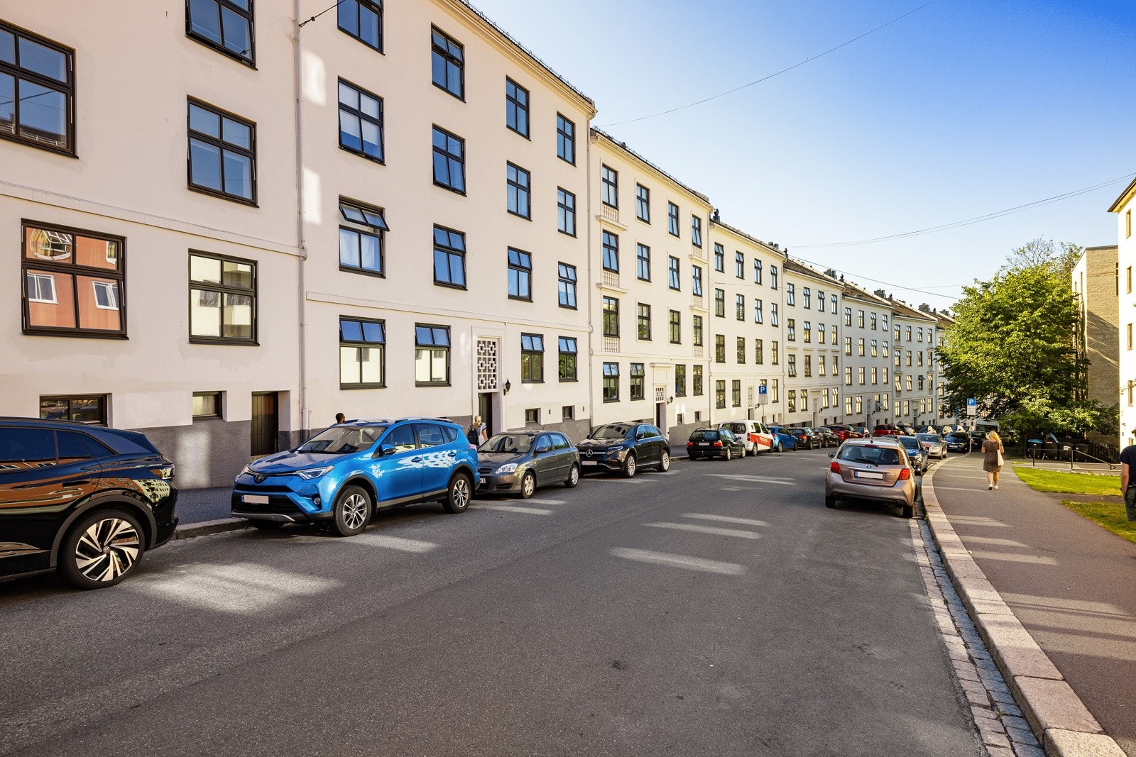 Beliggenheten er både rolig og tilbaketrukket, samtidig som du bor svært sentralt ved Alexander Kiellands plass, med kort gangavstand til blant annet St. Hanshaugen, Bogstadveien, Grünerløkka og sentrum. Galleribilde