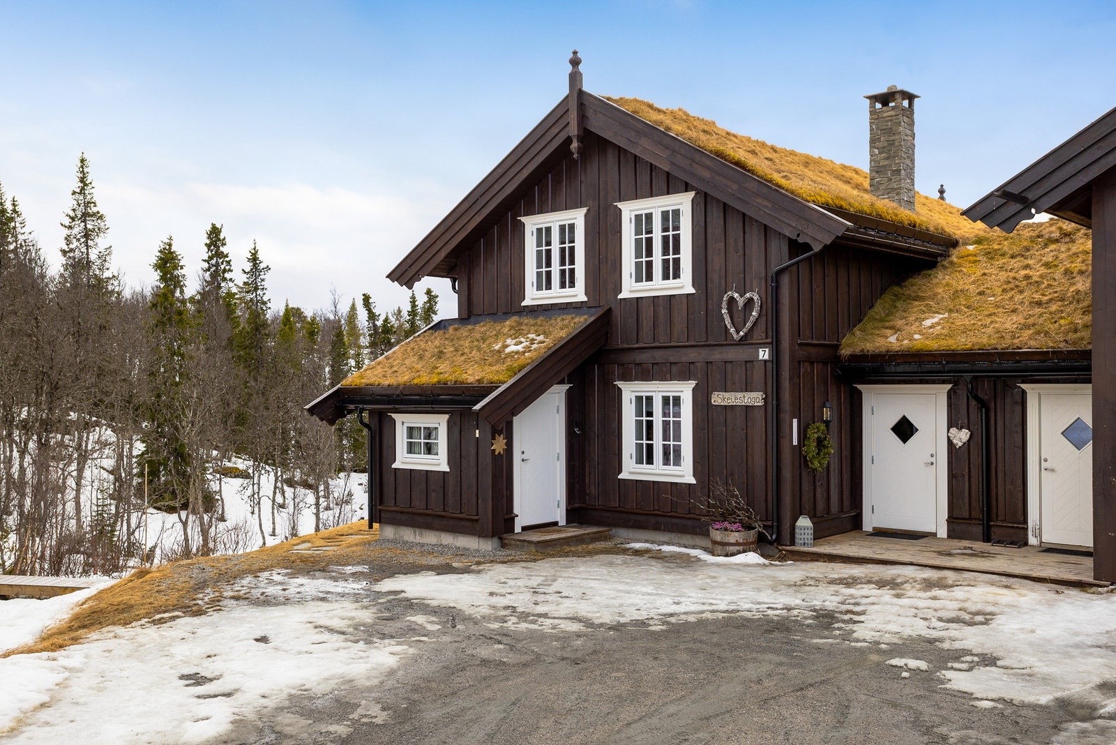 Bilveg helt frem, hele året. Galleribilde