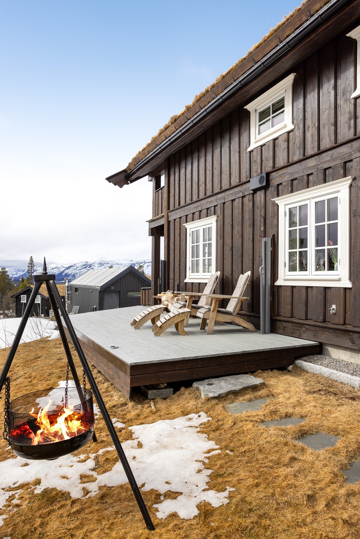 Flotte uteområder med utsikt over Raulandsfjell. Perfekt destinasjon for helge- eller ferieturer. Galleribilde