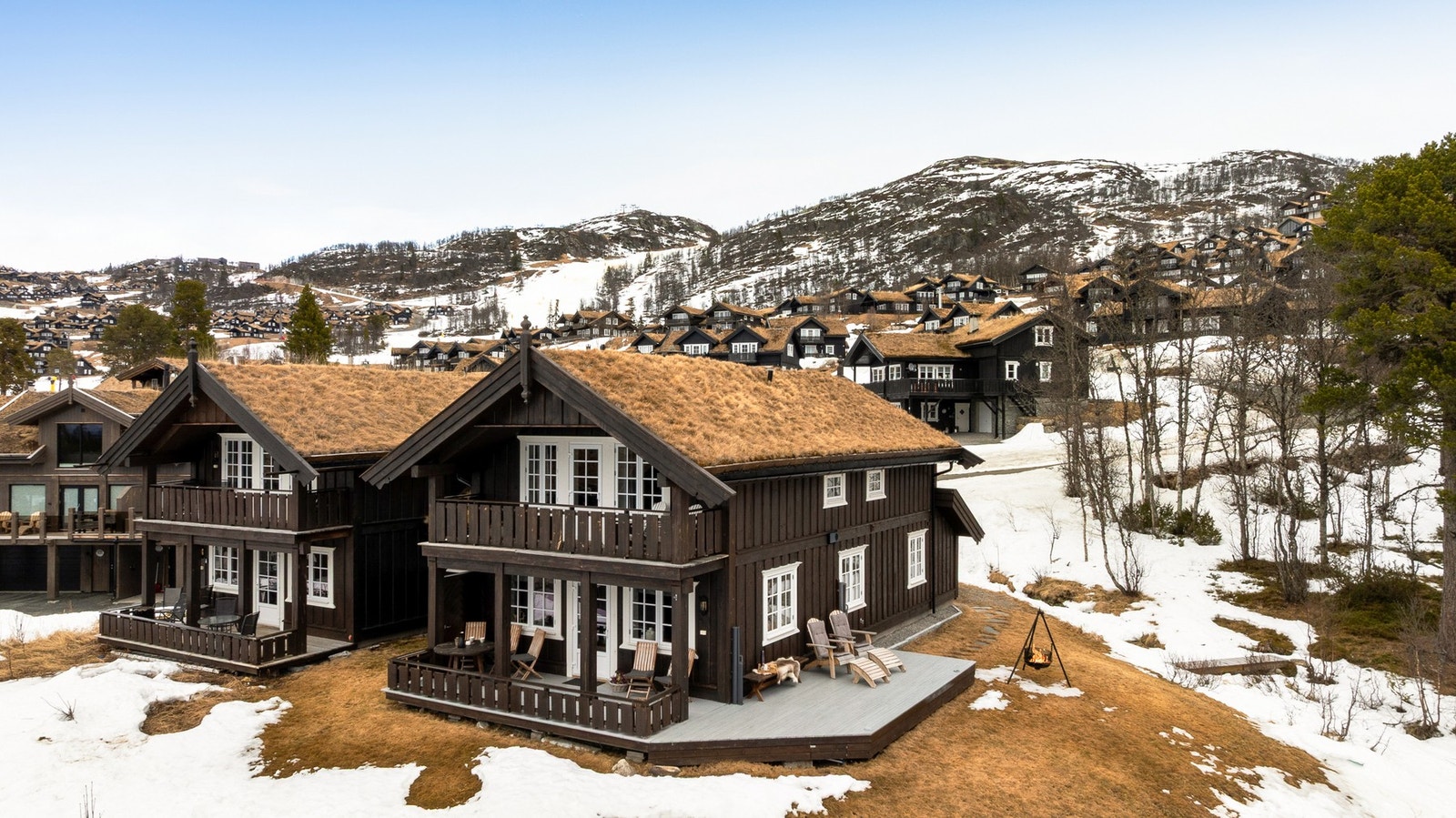 Privatmegleren har nå gleden av å presentere Akebakken 7 - En innholdsrik halvpart av tomannshytte sentralt plassert i idylliske omgivelser på Rauland Galleribilde