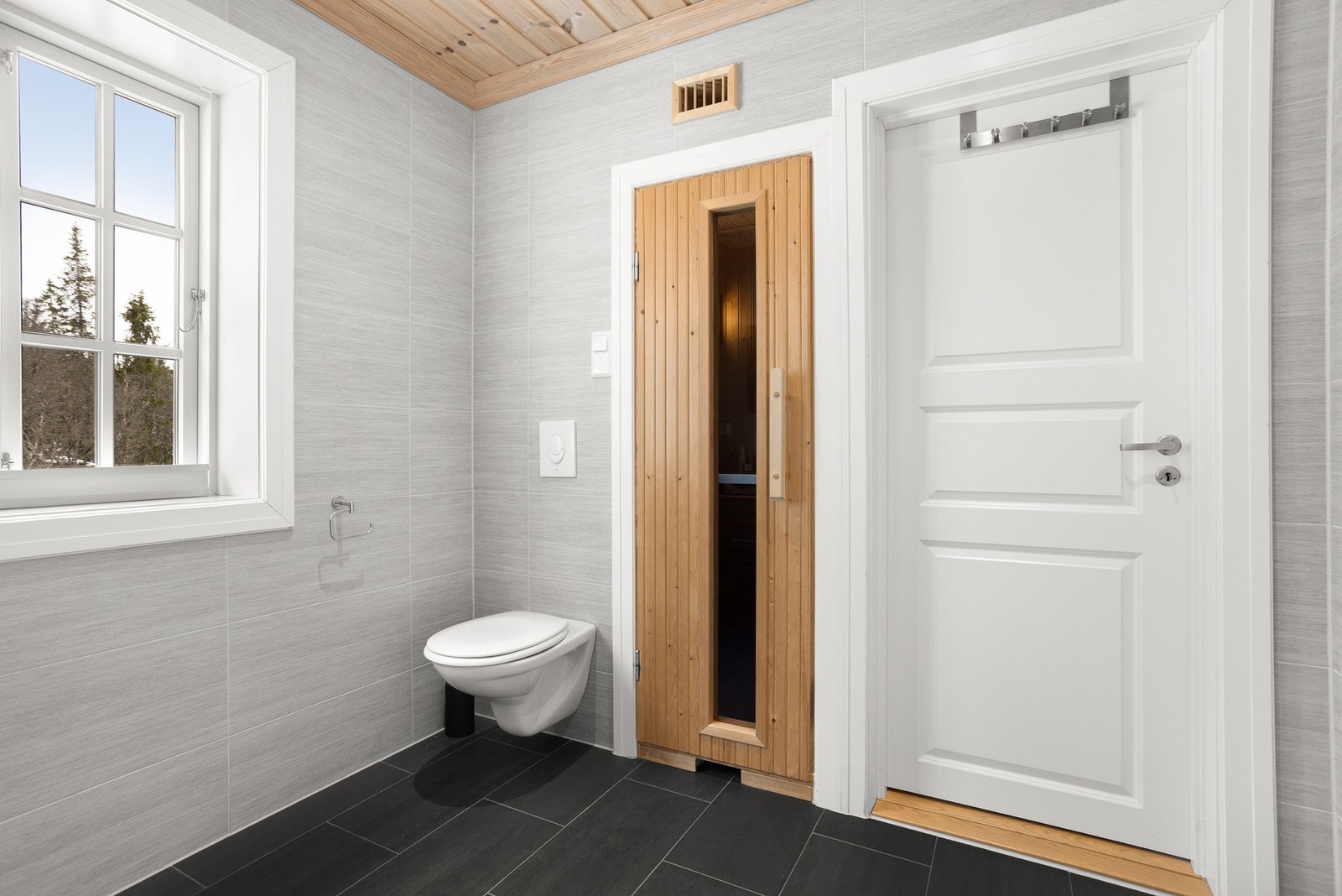 Fra baderommet er det tilkomst til badstue Galleribilde