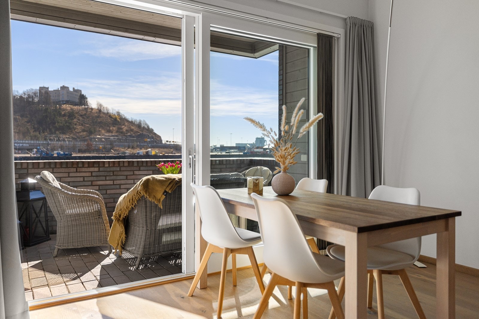 Utsyn fra stue Galleribilde