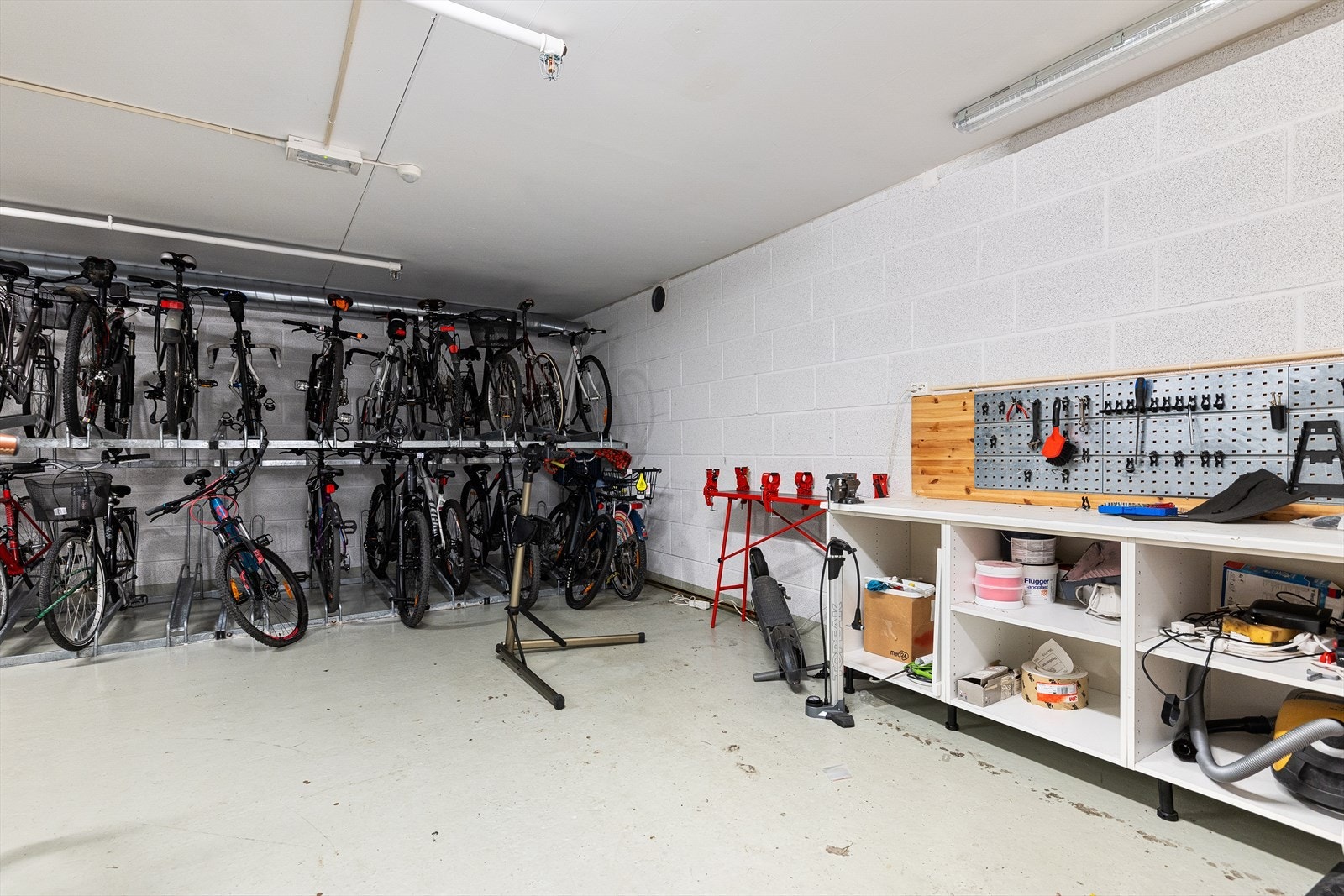 Det er to sykkelrom i sameiet, her er ett av de. Galleribilde