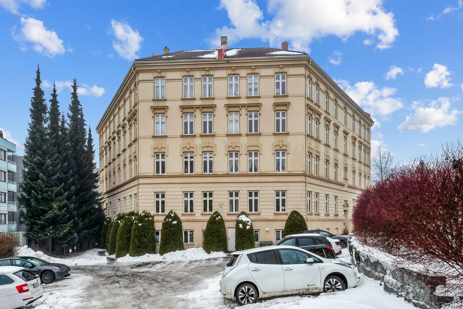 Leiligheten ligger i et veletablert boligområde på Skøyen. Galleribilde