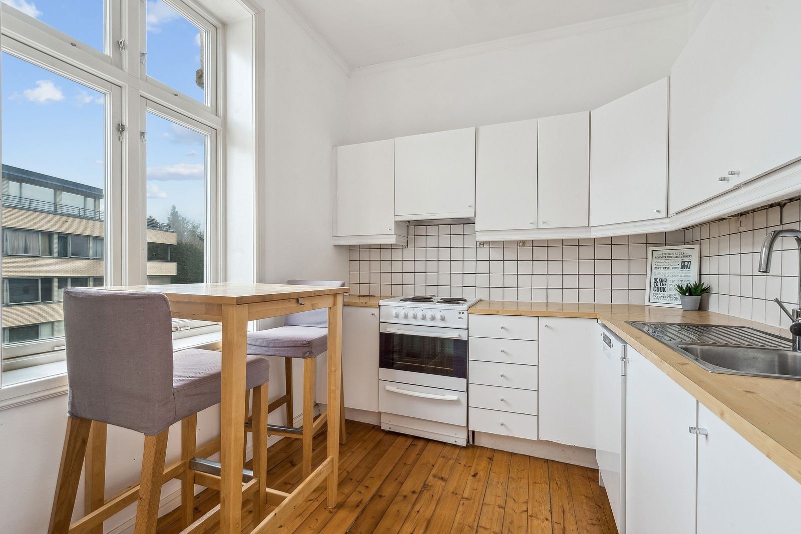 Spiseplass på kjøkken. Galleribilde