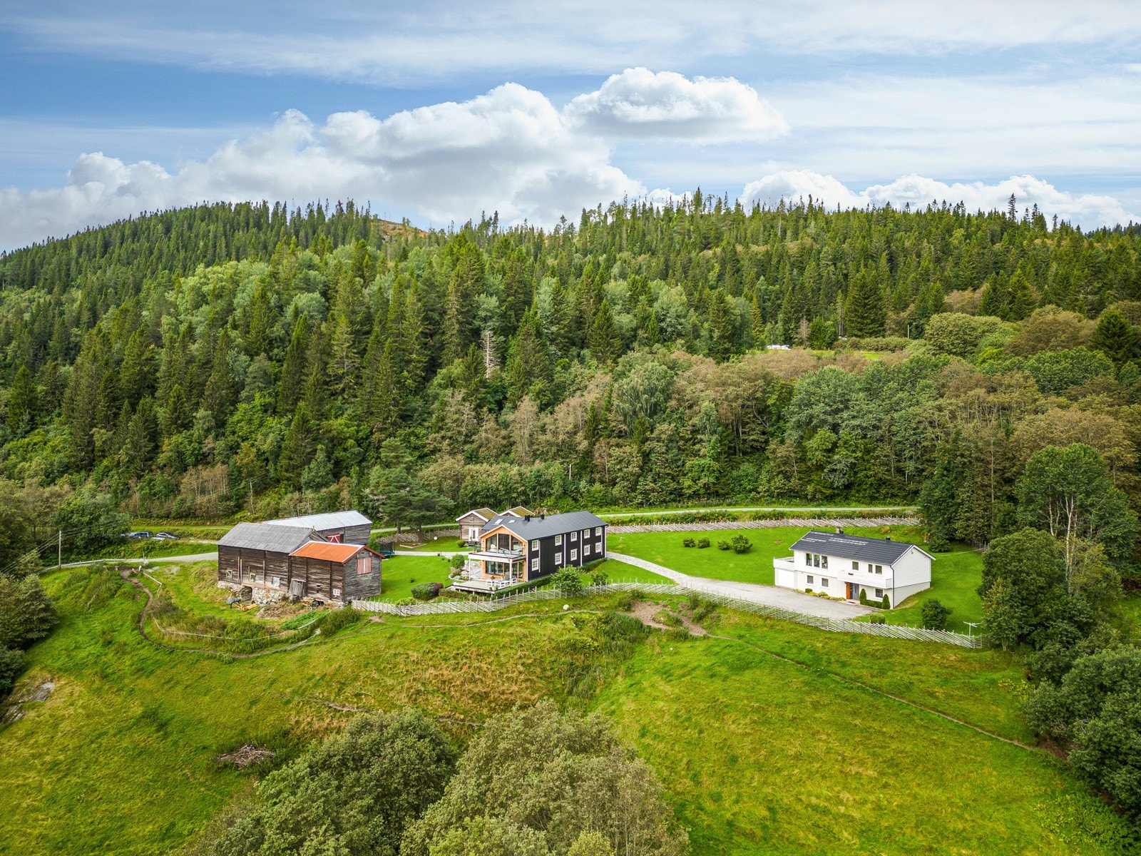 Gårdstun Galleribilde