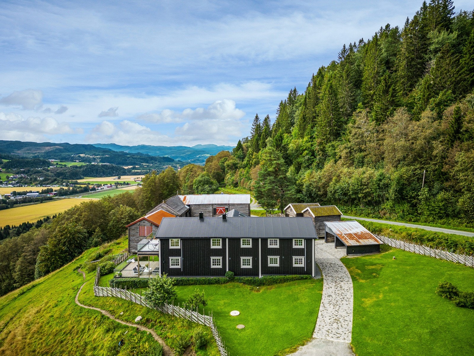 Gårdstun Galleribilde