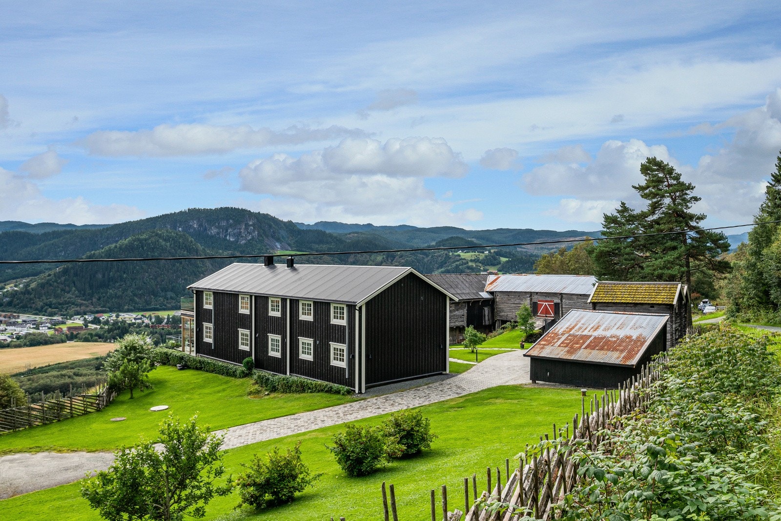 Gårdstun Galleribilde