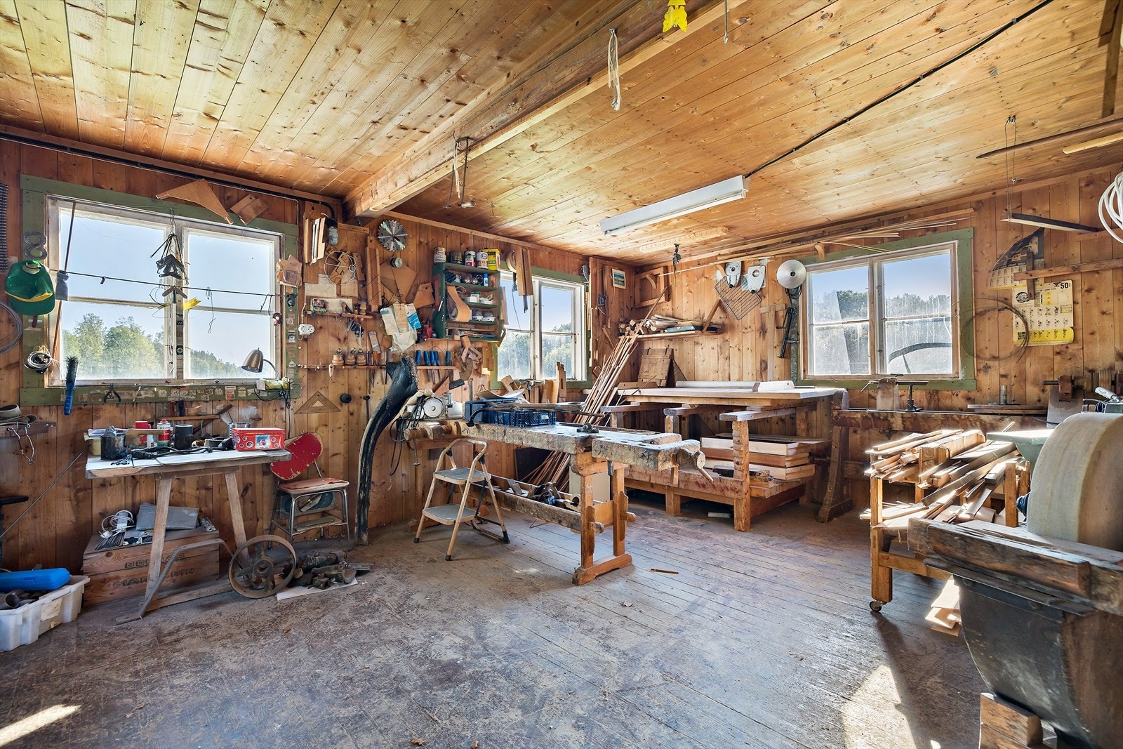 Her har du mer lagringsplass, garasje og verksted. Galleribilde