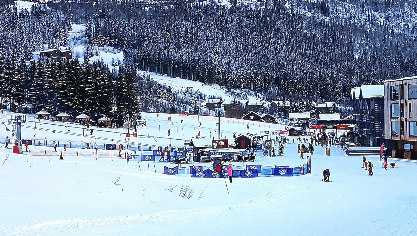 Fra balkongen har man god utsikt mot anlegget. Galleribilde