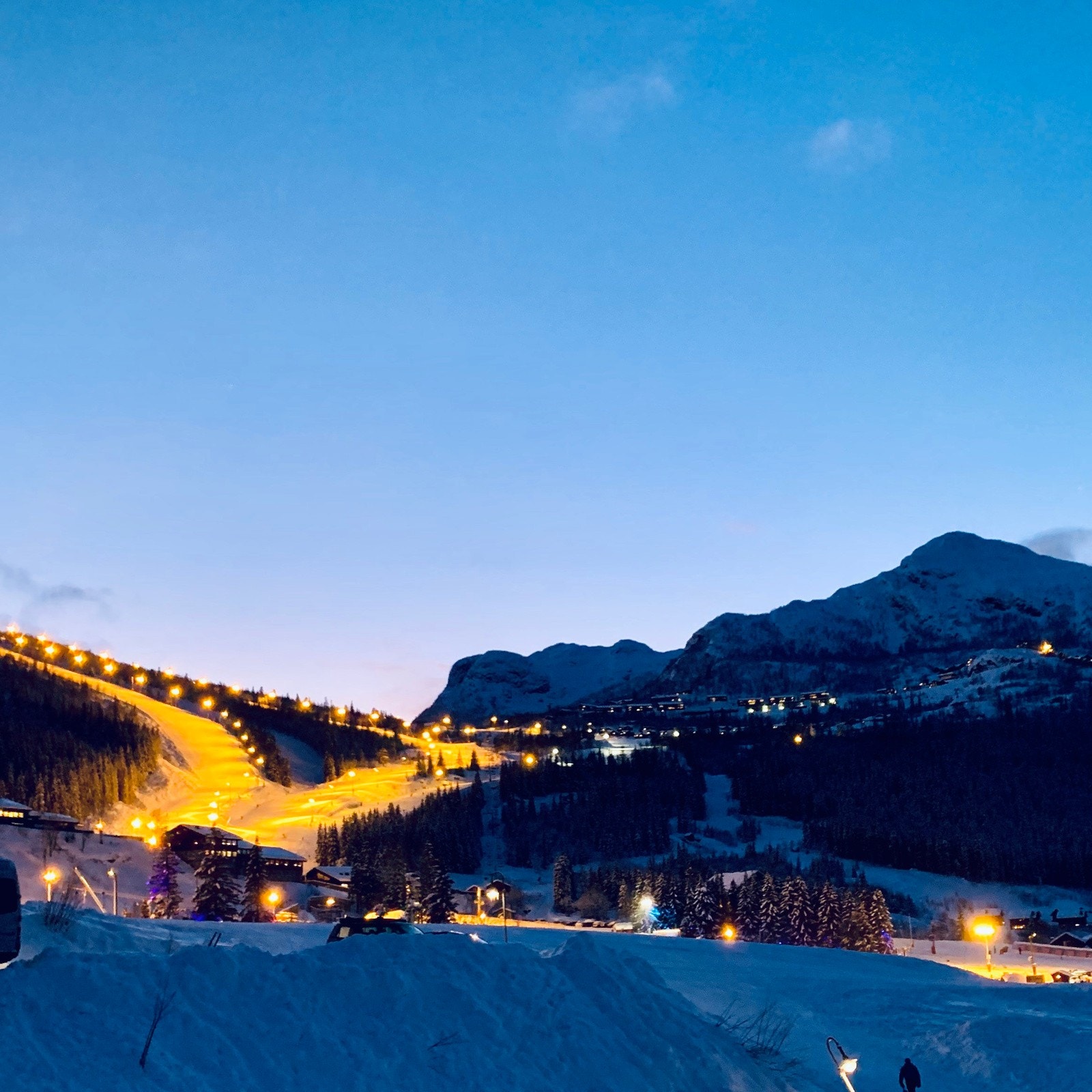 Opplyste bakker i bakgrunnen Galleribilde