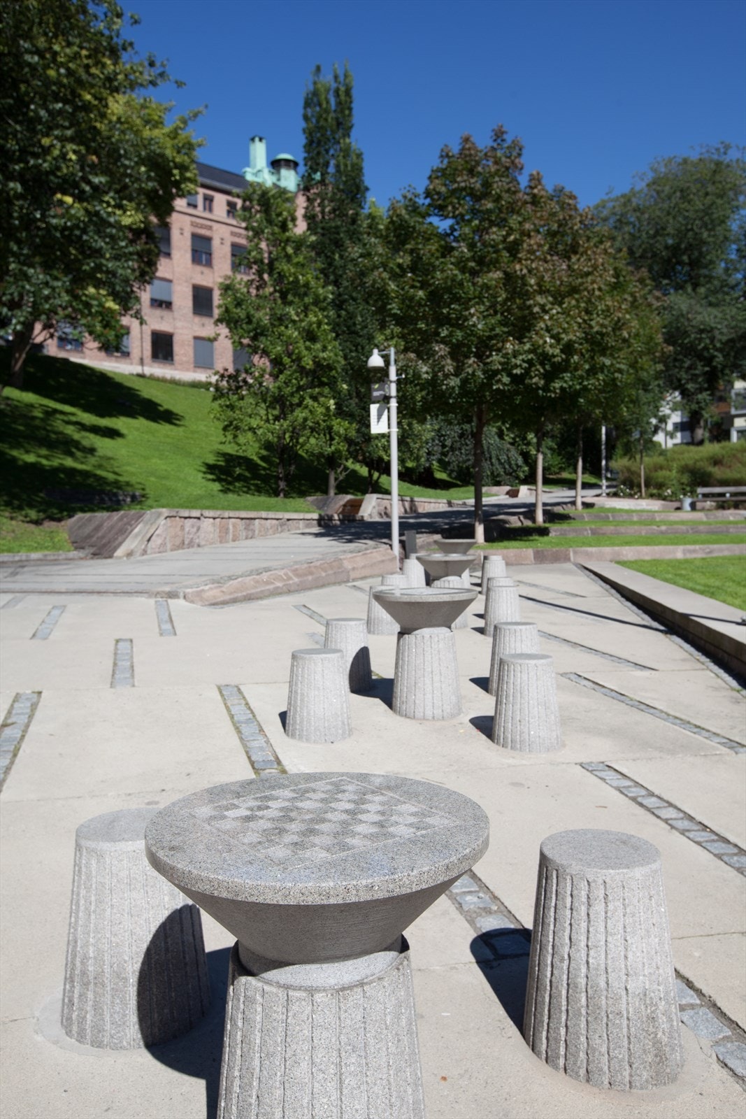 Pent opparbeidet med velstelte grøntområder, vannfontener, gangstier, aktivitetsområder og hyggelige sittegrupper. Galleribilde