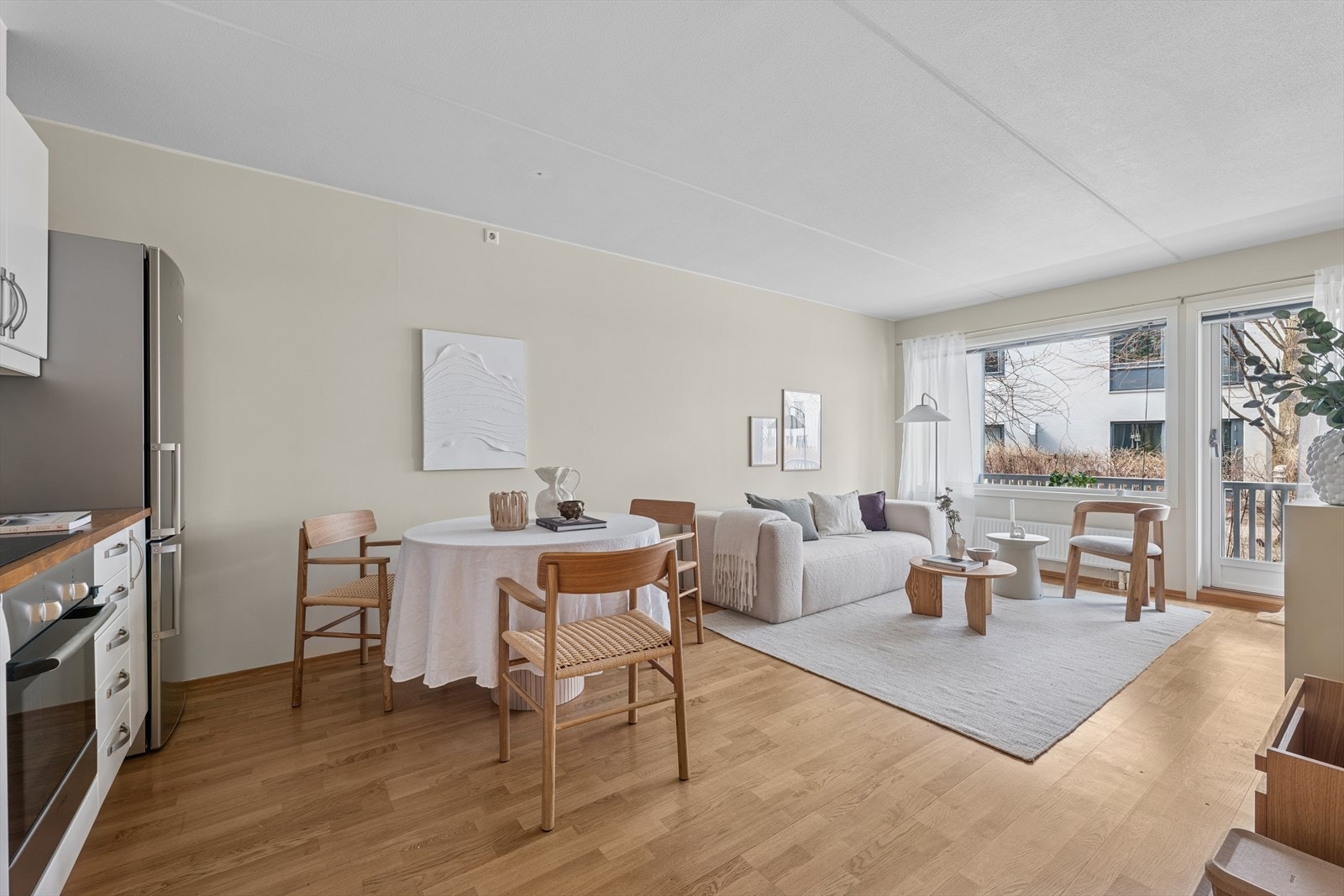 Velkommen inn! Dette er en romslig leilighet som er proppfull av sjarm og god atmosfære. Her er det lett å like seg. Galleribilde