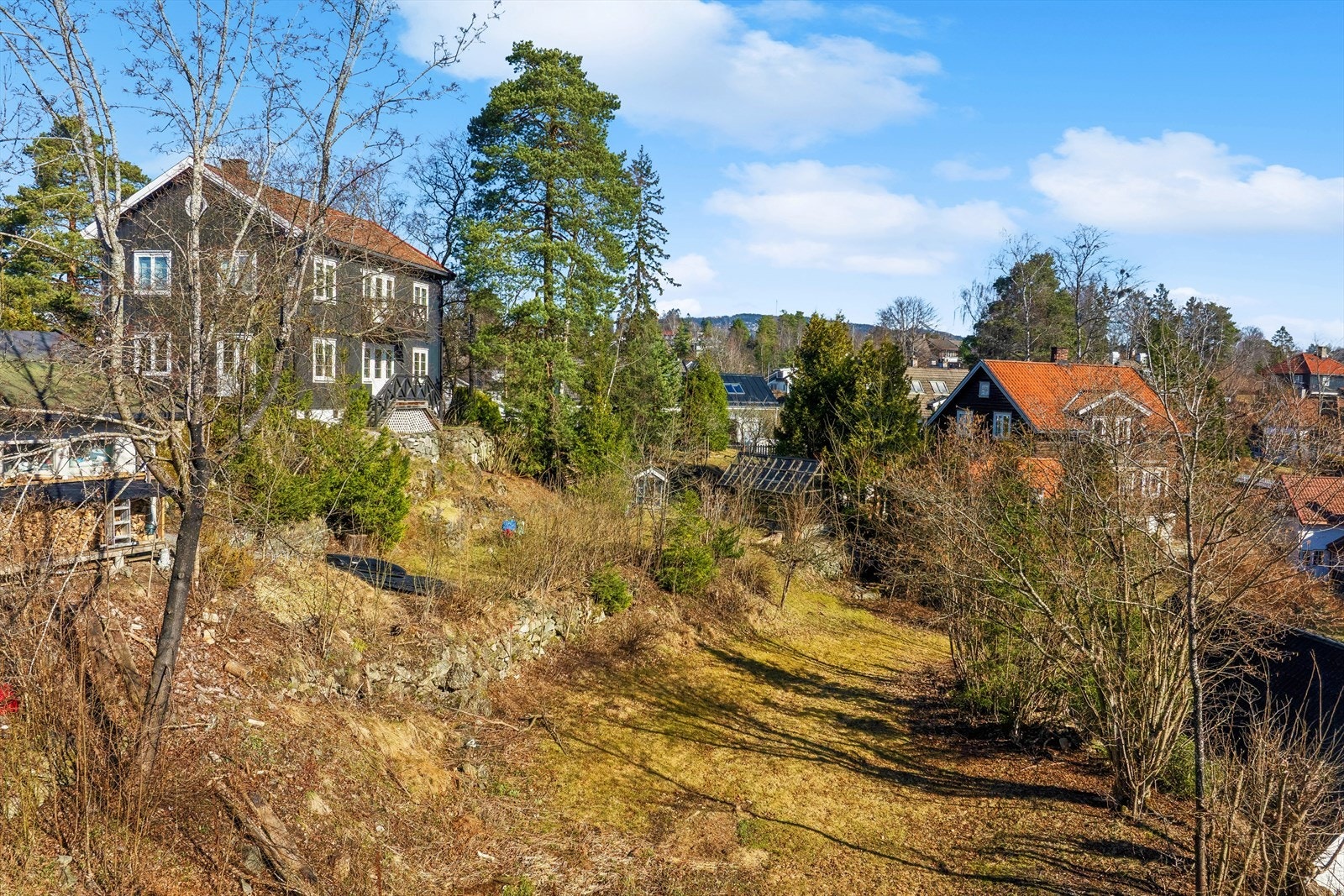 Fra tomten er det kort avstand til offentlig kommunikasjon. Galleribilde