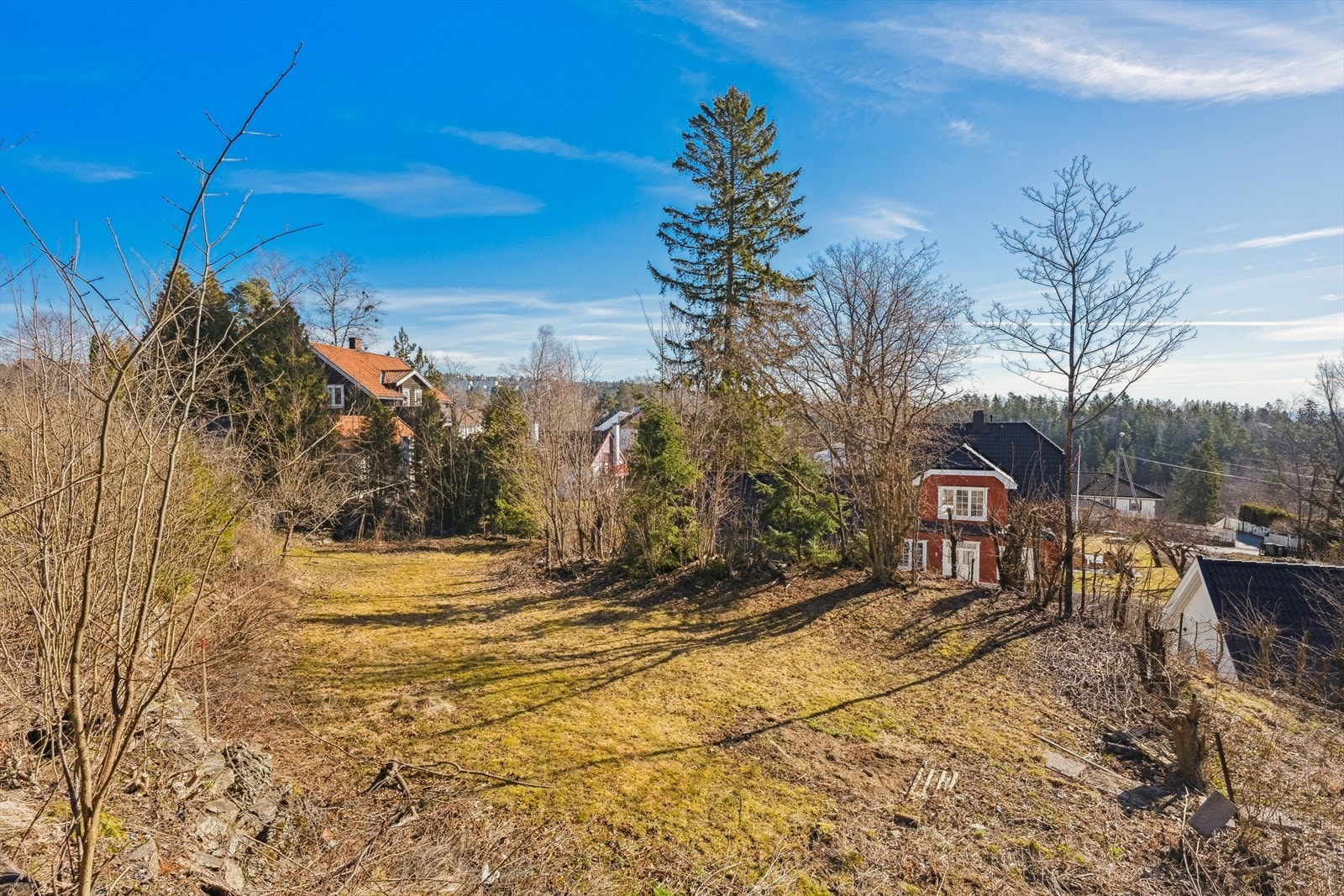 Bettina Due v/ DNB Eiendom har gleden av å presentere denne idylliske boligtomten på Jar med trafikkstille beliggenhet. Galleribilde
