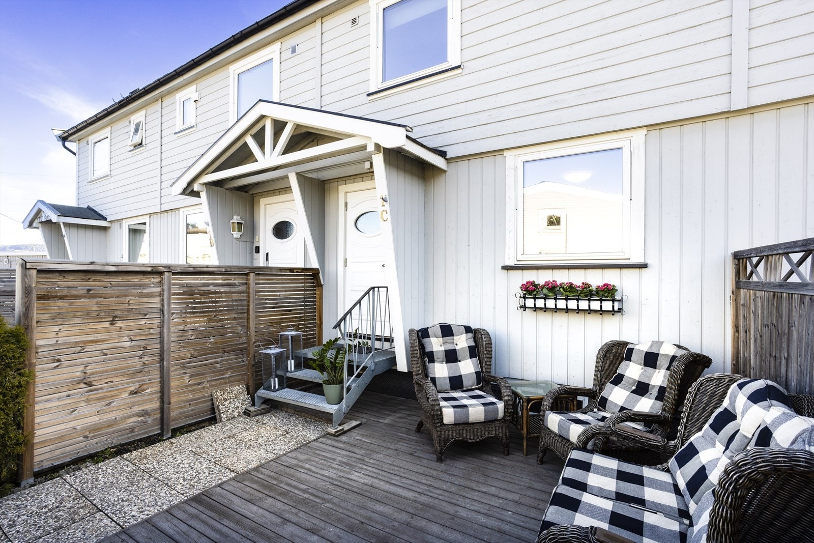 Velkommen hjem! Markterrasse i tilknytning til inngangspartiet Galleribilde