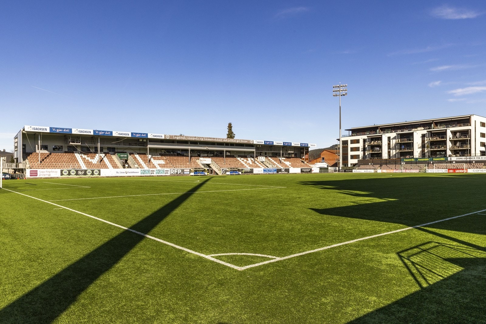 Stadionkvartalet ligger i nærheten hvor du kan være supporter på MIF-kamper Galleribilde