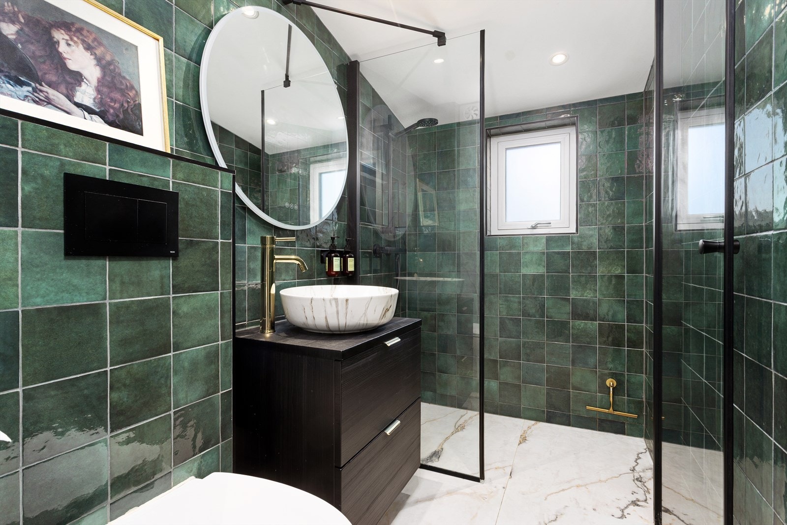 Flislagt bad fra 2022 med varmekabler i gulv Galleribilde