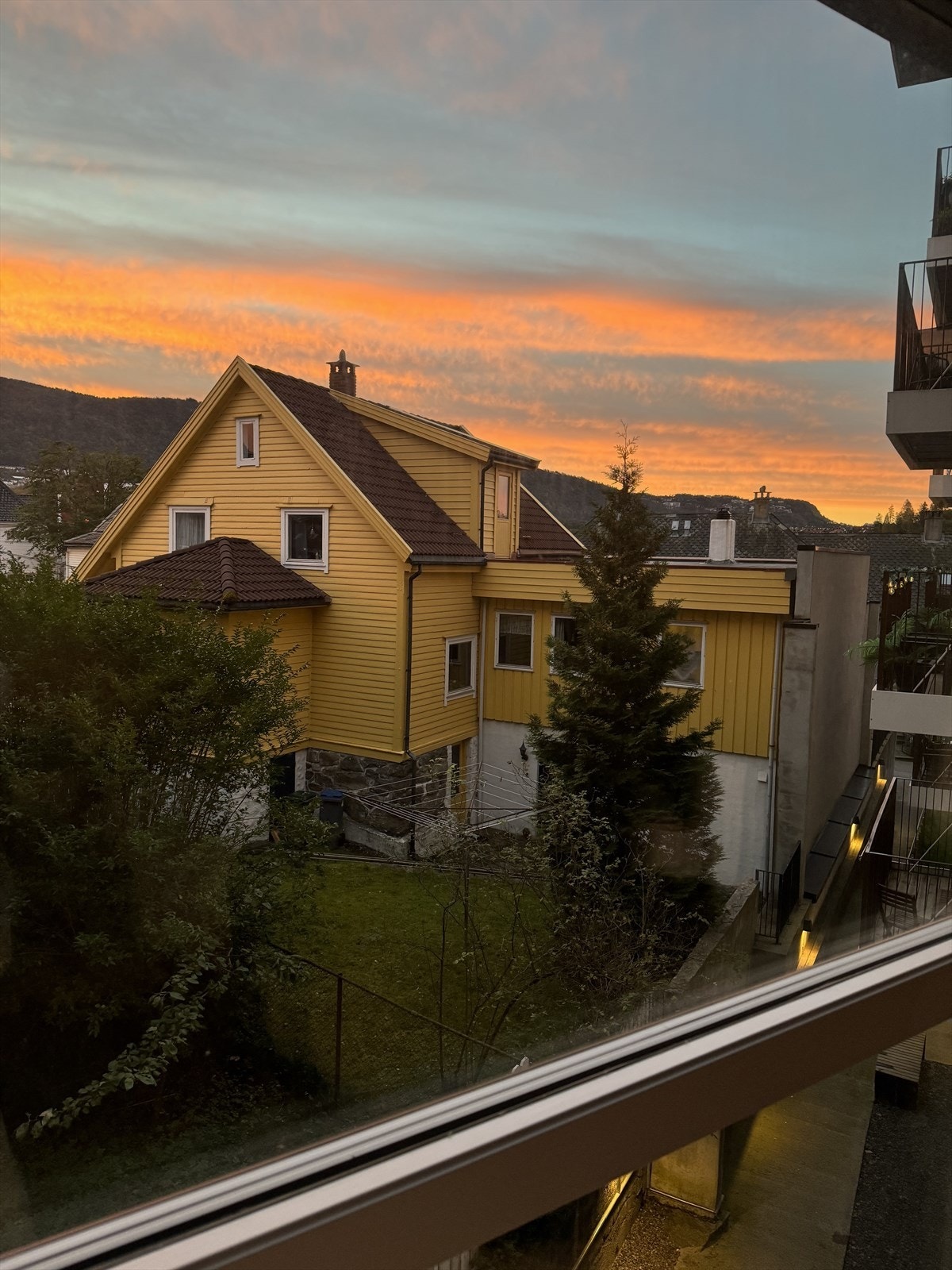 - Privat bilde tatt av selger fra stuen kveldstid - Galleribilde