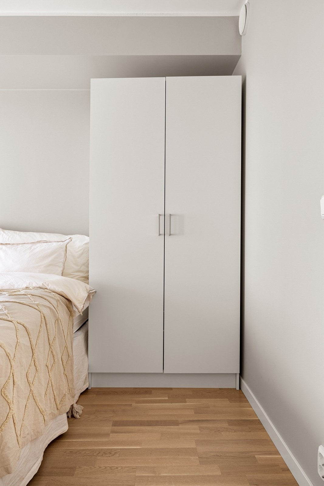 - Garderobeskap medfølger! - Galleribilde