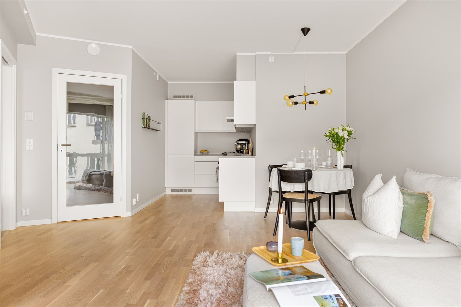 - Det er vannbåren gulvvarme i stue/kjøkken og på badet - Galleribilde