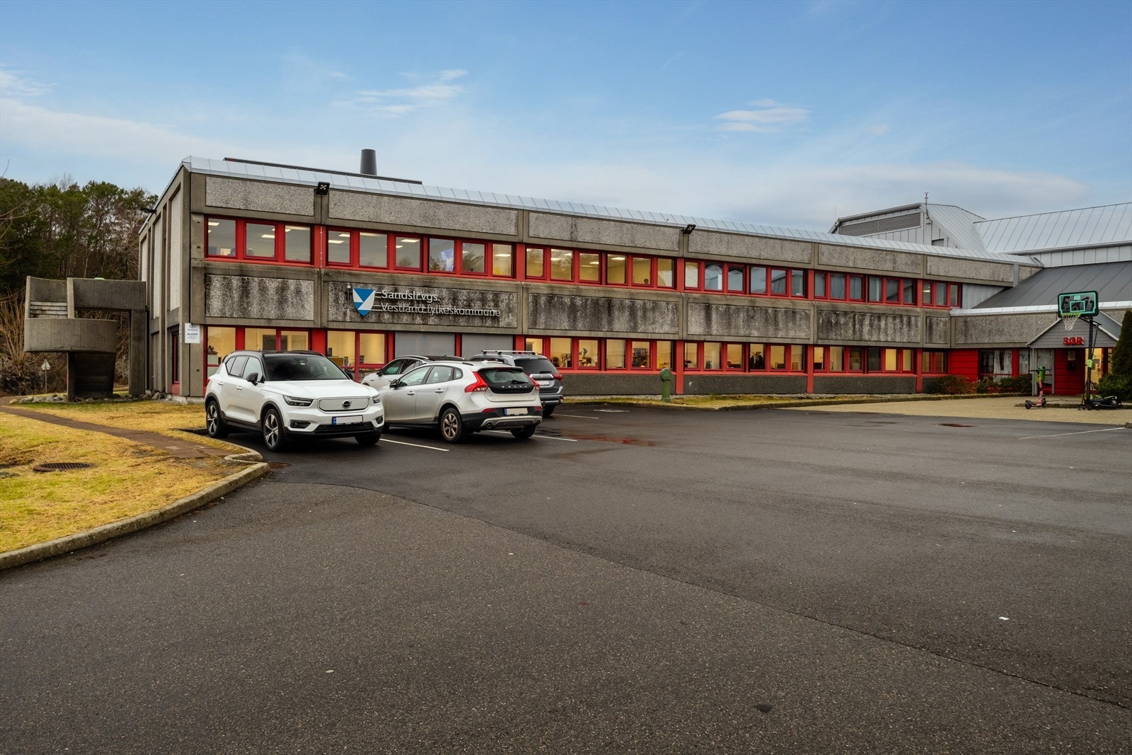 I grei sykkelavstand finner man Sandsli videregående skole. Galleribilde