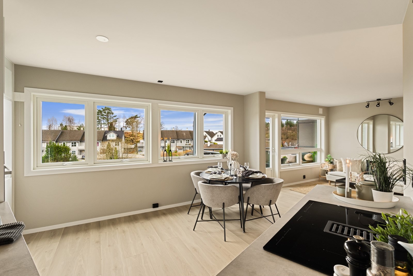 Nye sorte stikkontakter mm. Galleribilde