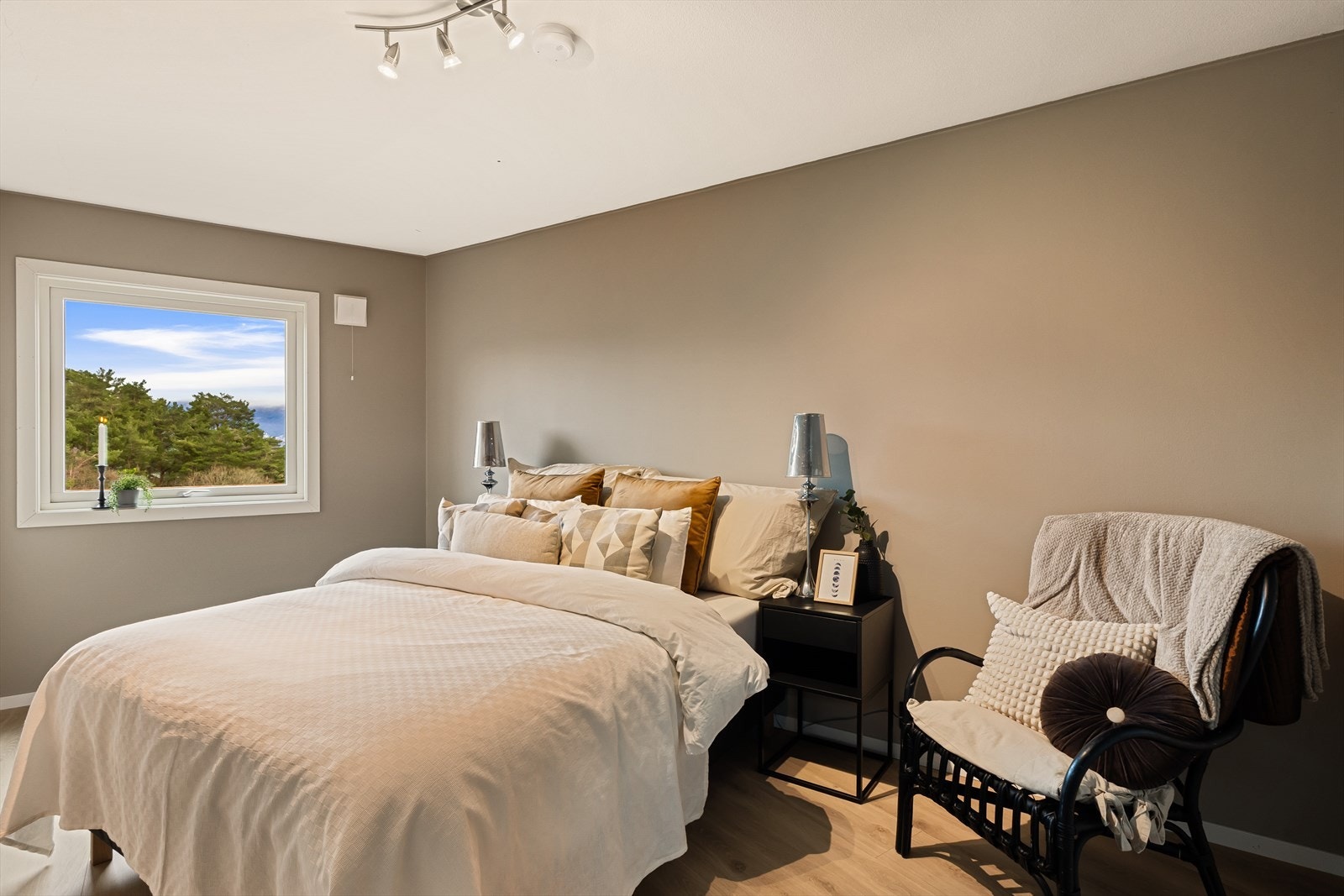 Stor og flott hovedsoverom. Galleribilde