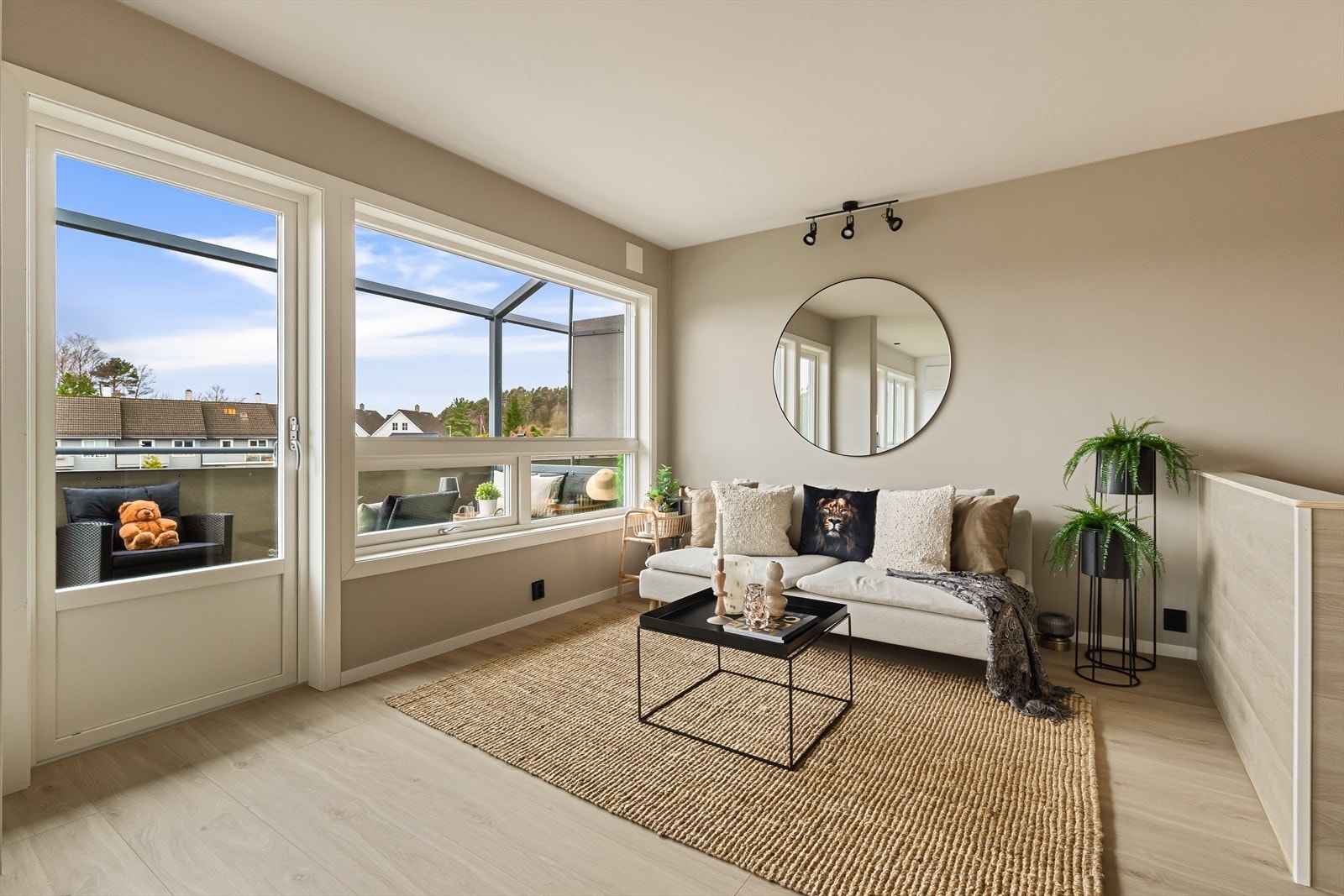 Lekkert nyoppusset leilighet. Hele andre plan er oppusset i 2025. Galleribilde