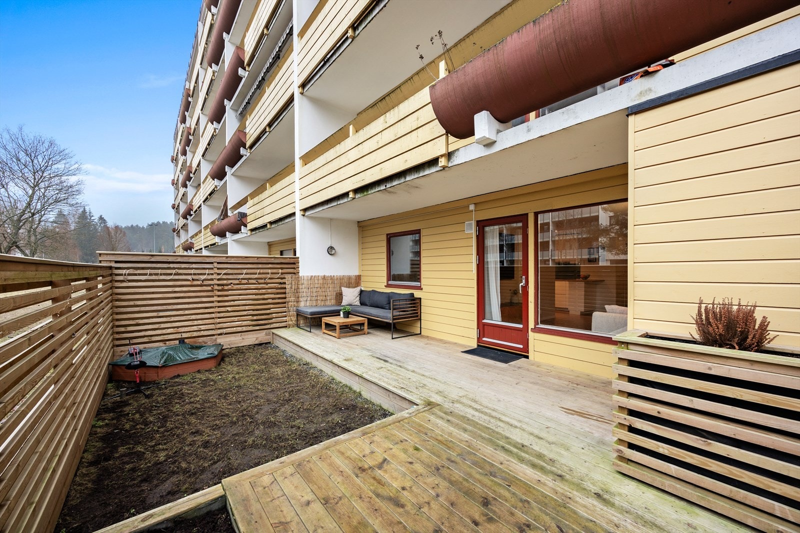 Her kan du nyte late sommerdager og lune sommerkvelder med venner og familie. Helt usjenert! Galleribilde