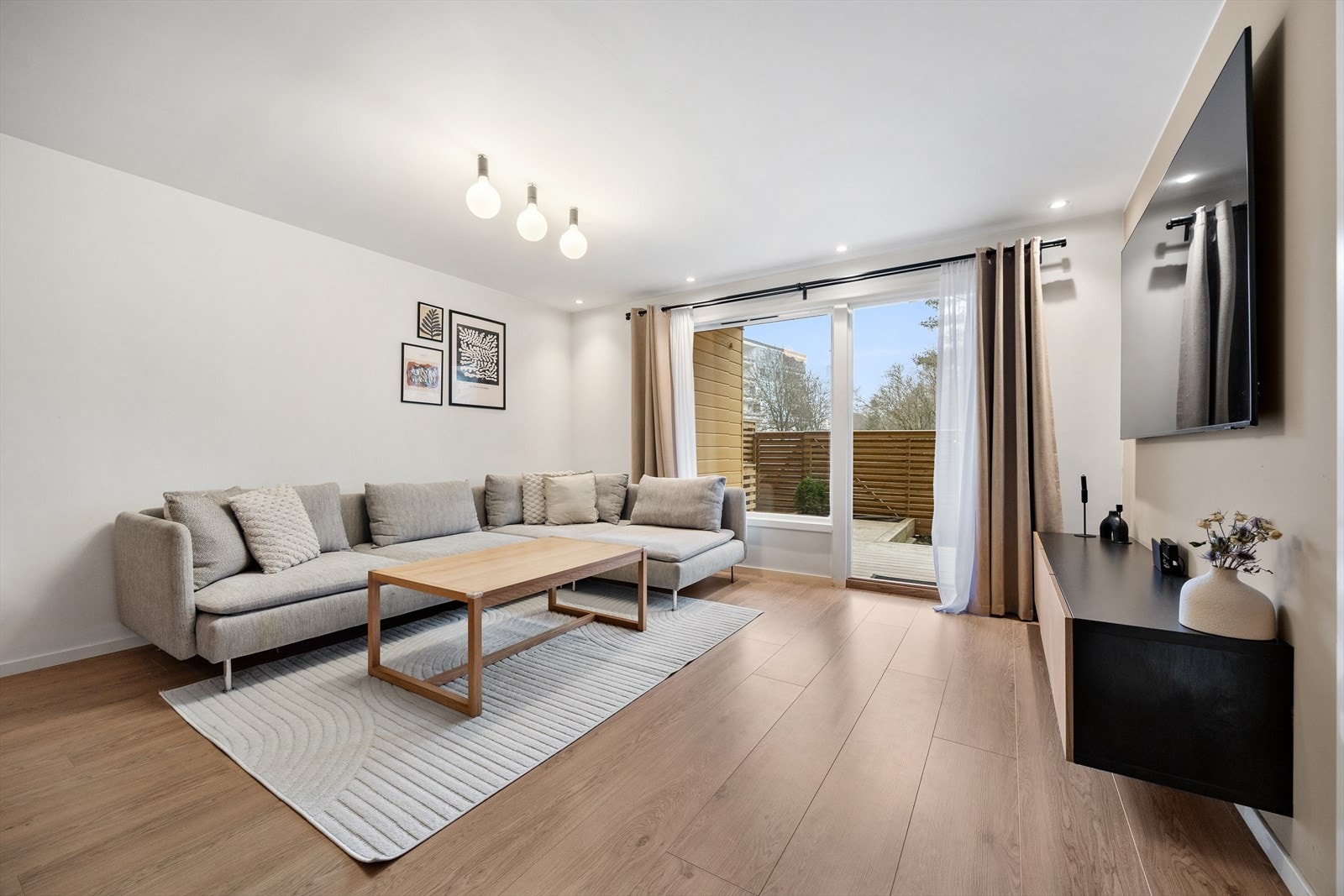 Boligen er omfattende pusset opp i 2021. Nye overflater, kjøkken, bad og elektrisk. Galleribilde