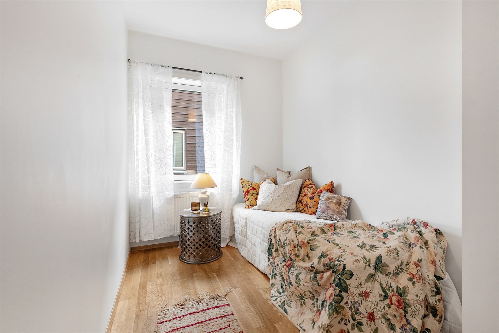 Det andre soverommet passer godt som barnerom, gjesterom eller kontor. Galleribilde