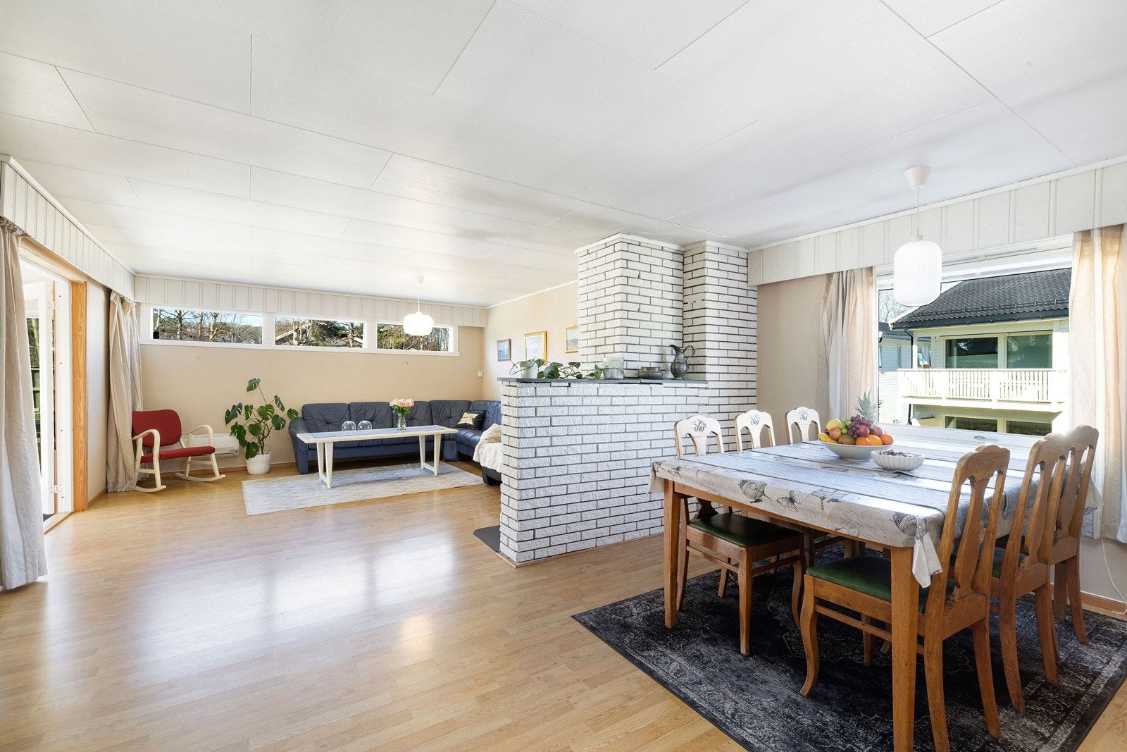 Stue med vedovn Galleribilde